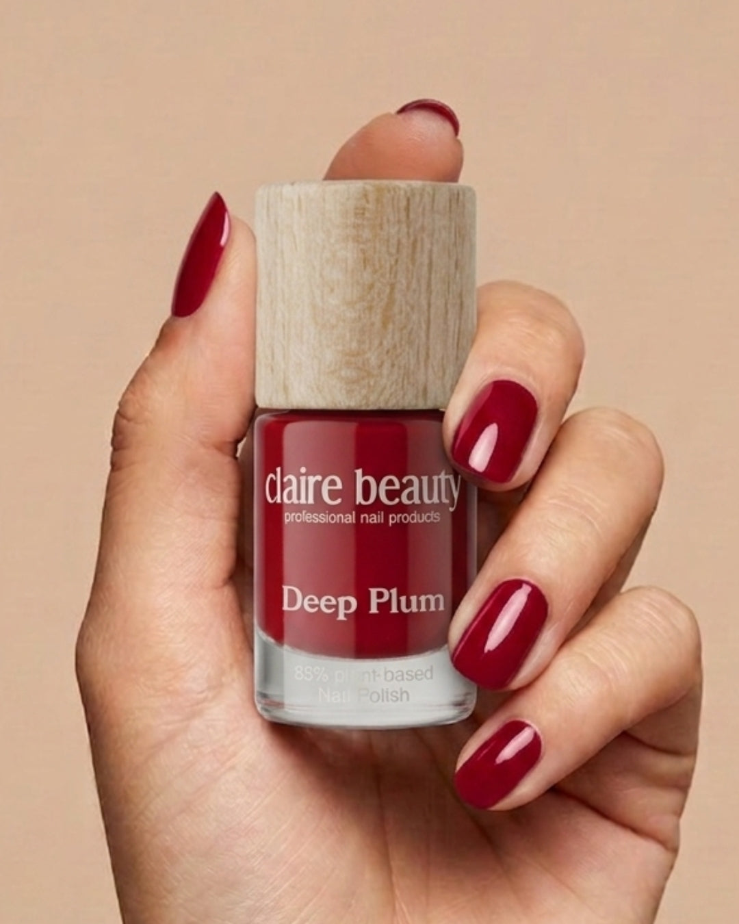 Green Plant Based Nagellack Deep Plum