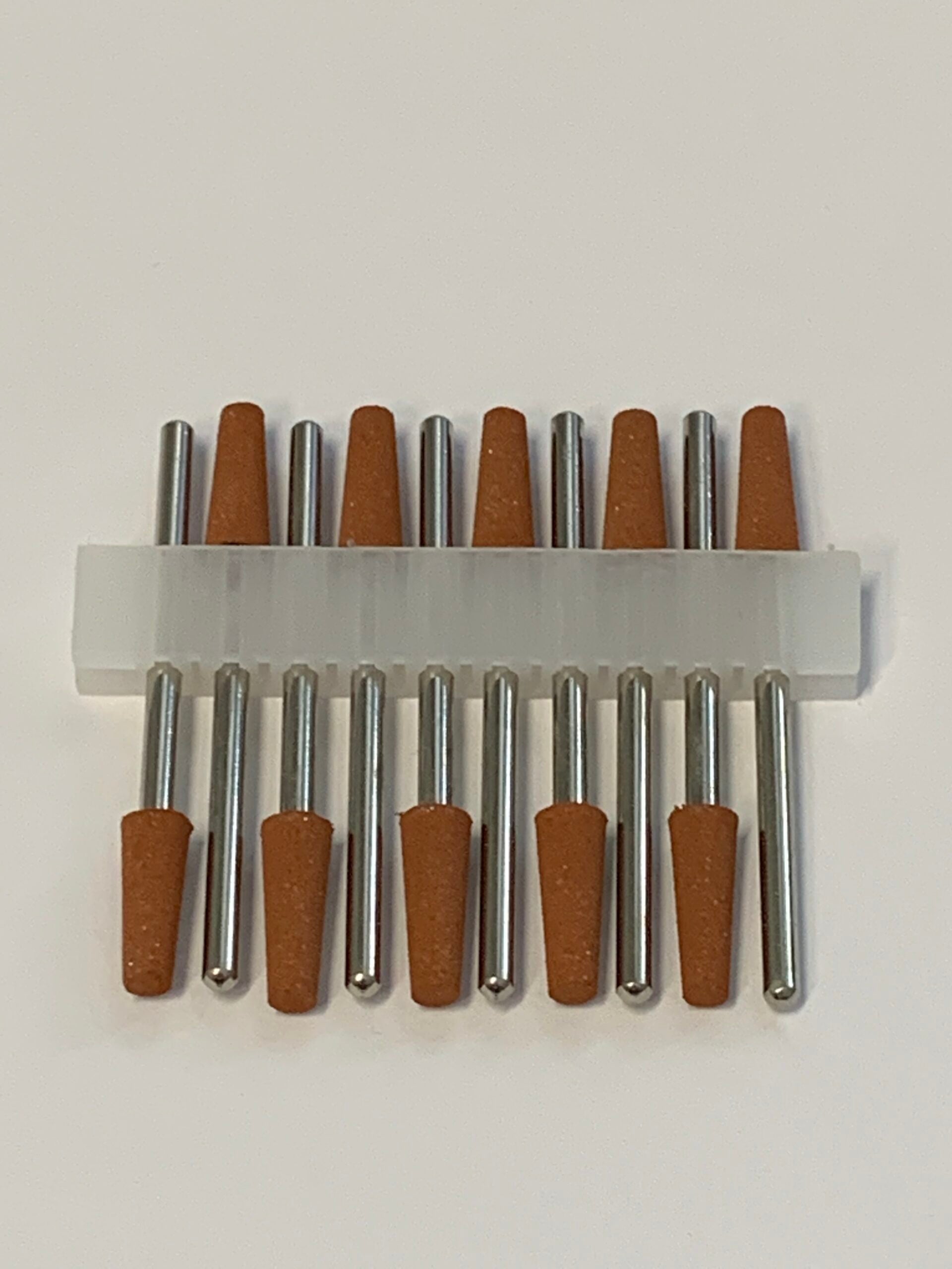 Brauner Silikonpolierer Kegel mit Spitze, grob 320 Grit, 4mm, für Nagel- und Manikürearbeiten, Nails Factory