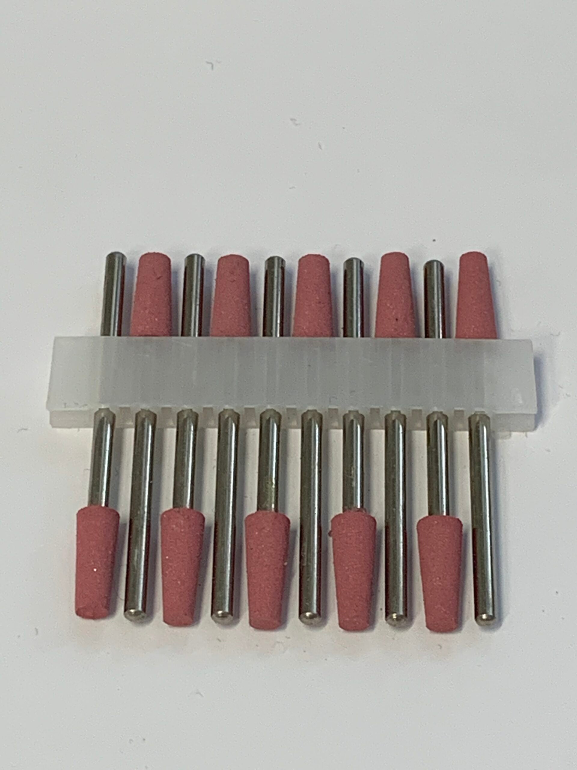 Pinkes Silikonpolierer Kegel mit flacher Spitze, 400 Grit, 4 mm, Nails Factory, zum Feinpolieren von Nägeln oder Kunststoffen.