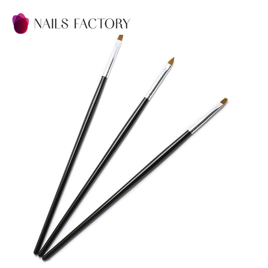 Drei schwarze Gelpinsel von Nails Factory für Nagelkunst und Gelmodellage, verschiedene Pinselgrößen im Set.