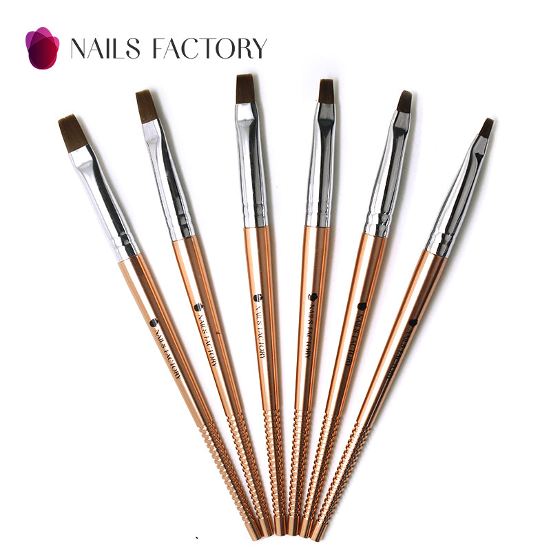 Sechs Gel-Pinsel im Set von Nails Factory, luxuriöses Rosen-Design, ideal für Nagelkunst und Gel-Maniküre.