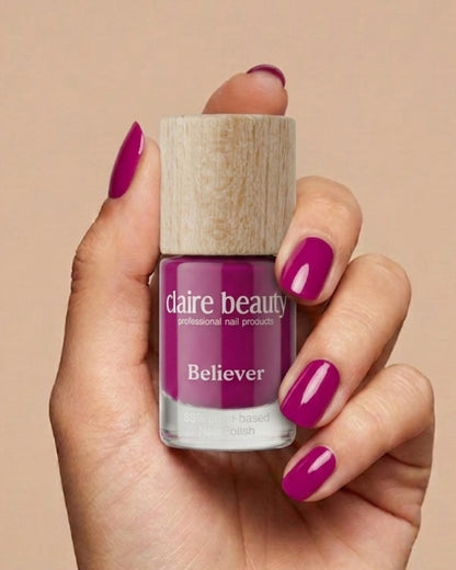 Green Plant Based Nagellack Believer