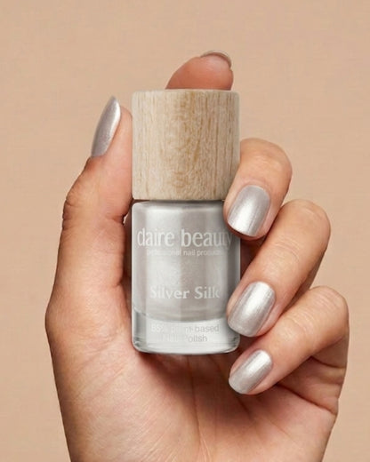 Green Plant Based Nagellack Silver Silk