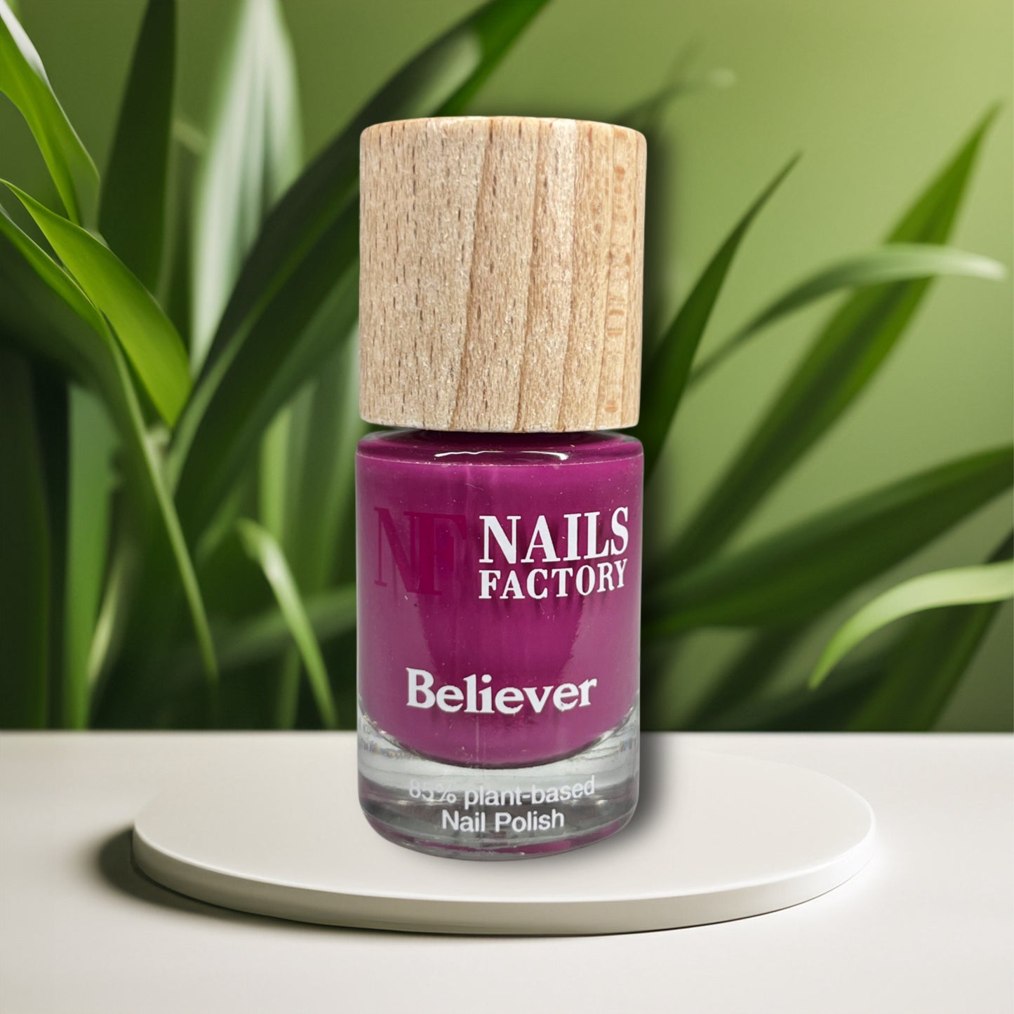 Green Plant Based Nagellack Beliver claire beauty