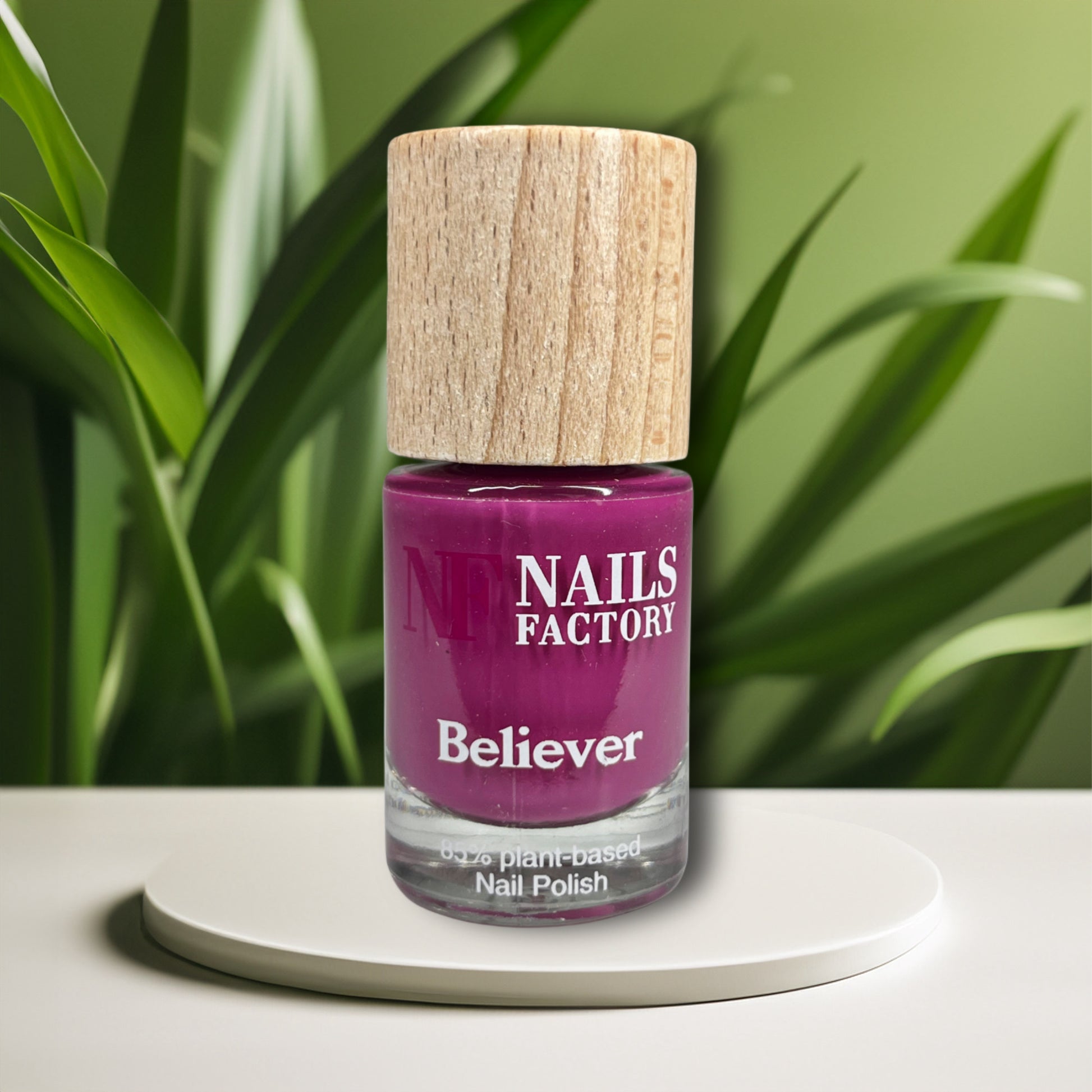 Green Plant Based Nagellack Beliver claire beauty