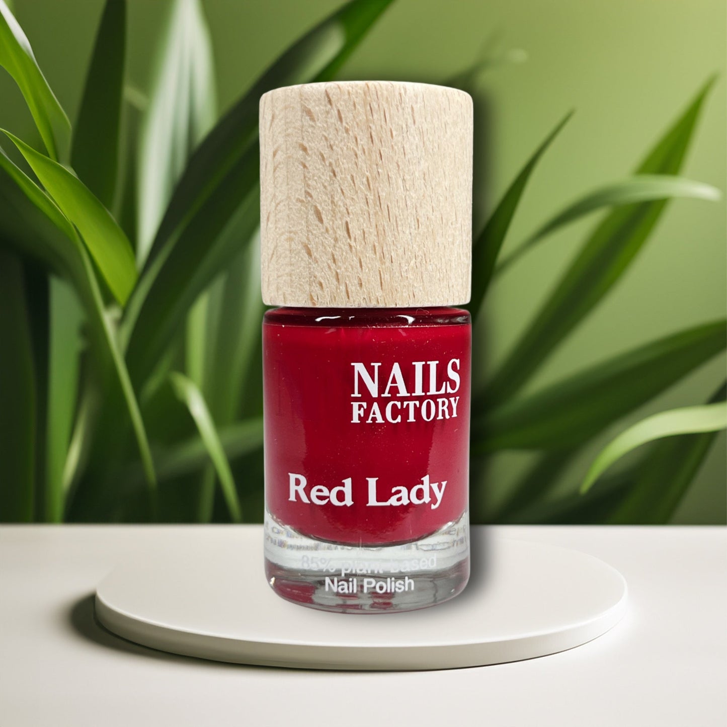 Green Plant Based Nagellack Red Lady claire beauty