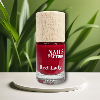 Green Plant Based Nagellack Red Lady claire beauty
