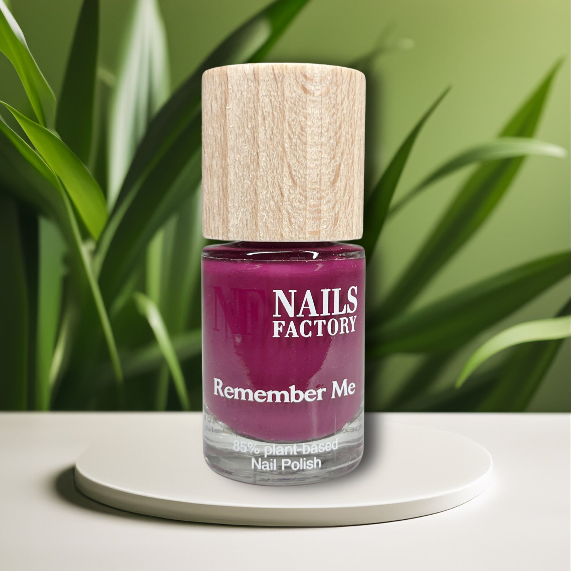 Green Plant Based Nagellack Remember Me claire beauty