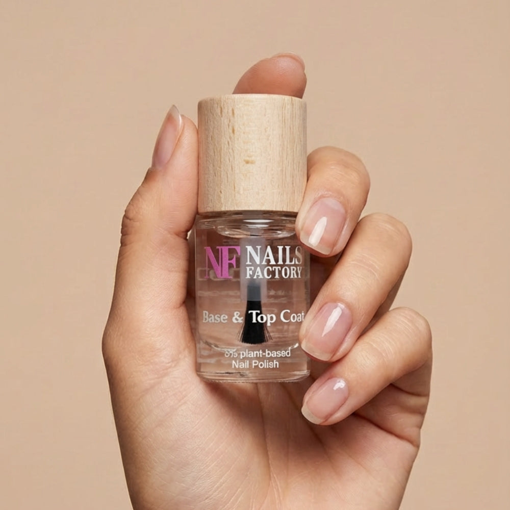 Grüne pflanzenbasierte Nagellack-Base und Top Coat von claire beauty, umweltfreundlich und langlebig für gepflegte Nägel