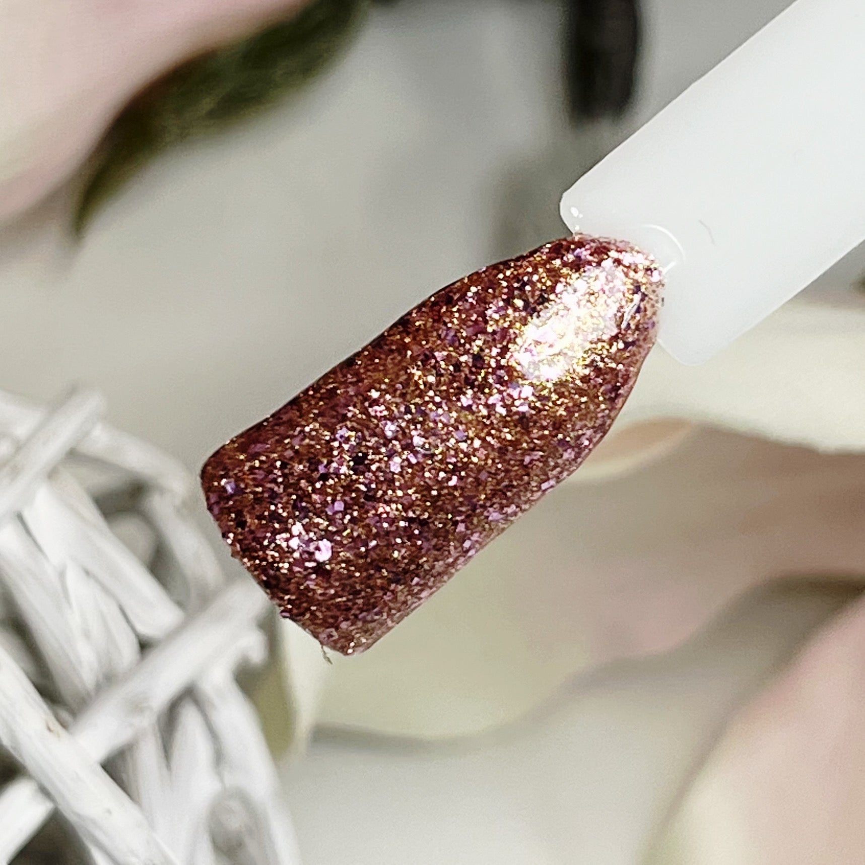 Glitter Galaxy Farbgel Set Sommer 2025 von Nails Factory, rosa-goldfarbener Glitzer für Nageldesigns.