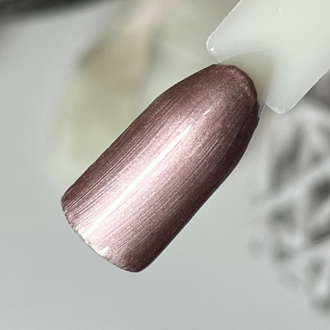 Metallisches Rose-Gold Farbgel-Set von Nails Factory für elegante Winter-Glam-Nail-Designs, in einer stilvollen Verpackung.
