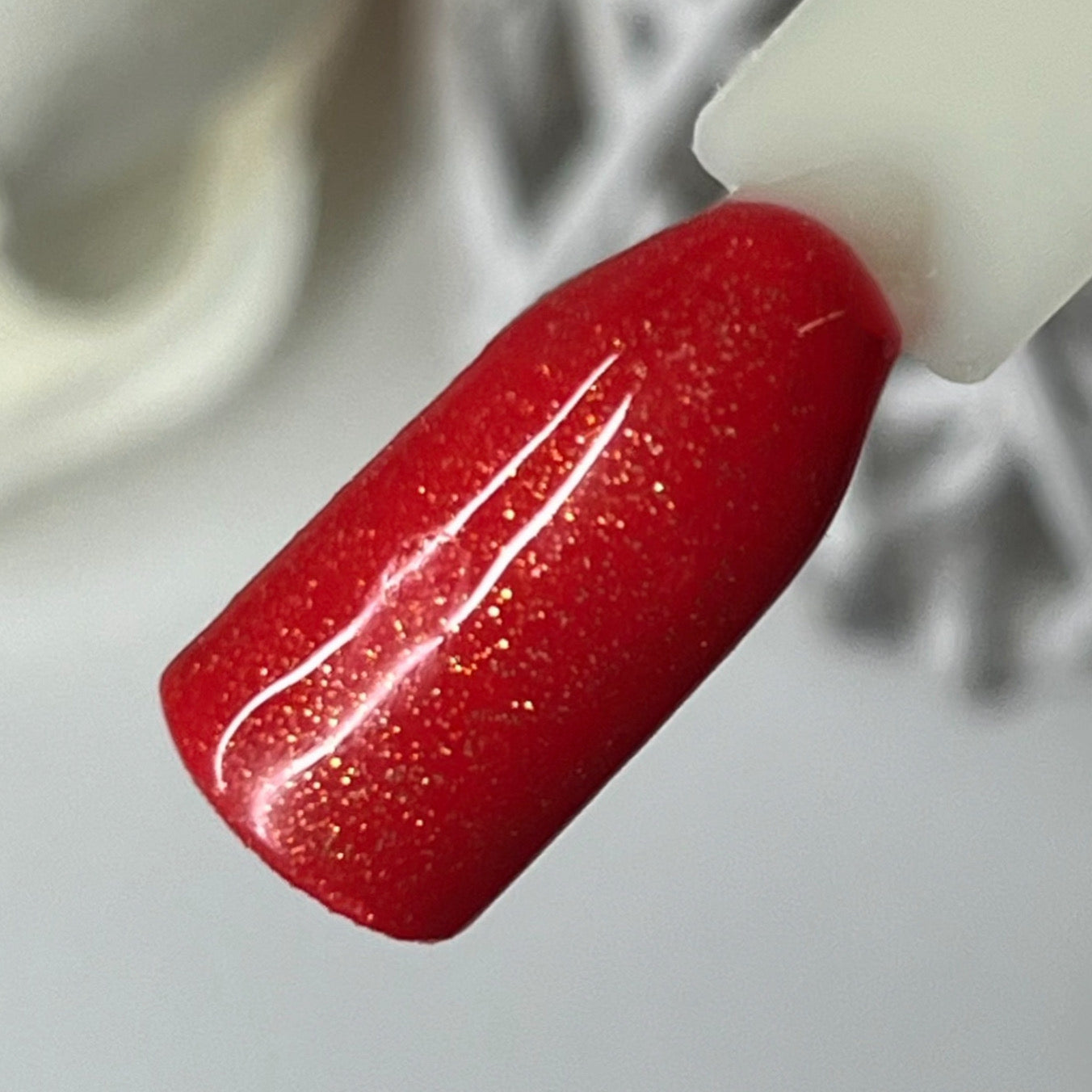 Winter Glam Farbgel Set von Nails Factory mit rot-glitzerndem Sugar-Red Farbgel für elegante Nageldesigns
