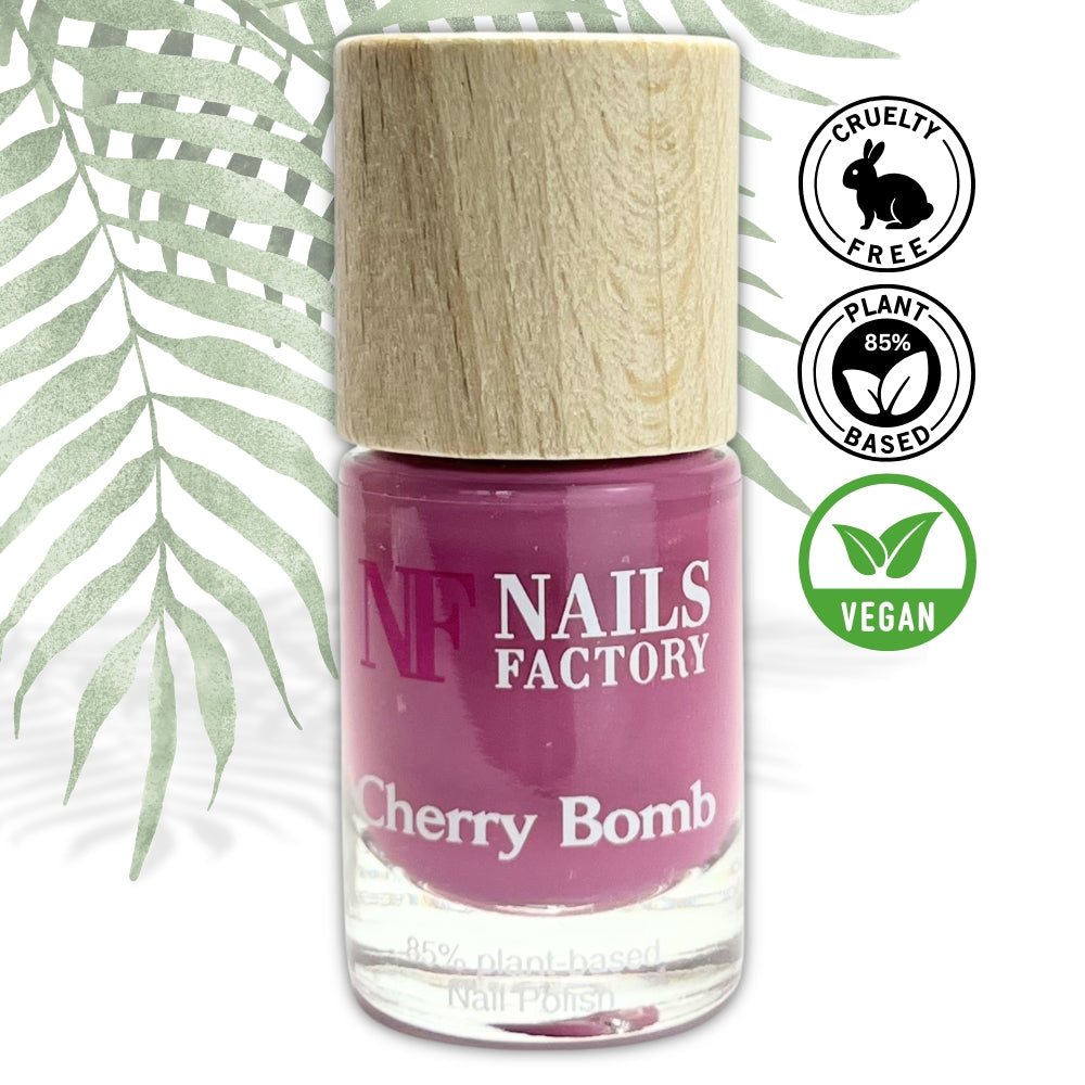 Green Plant Based Nagellack Cherry Bomb | Last Stock