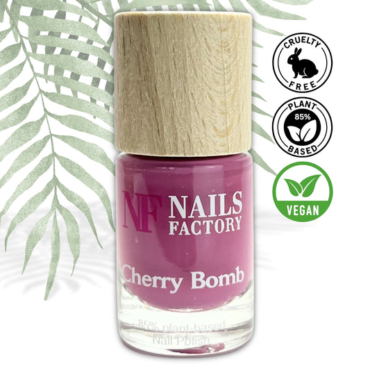 Green Plant Based Nagellack Cherry Bomb | Last Stock