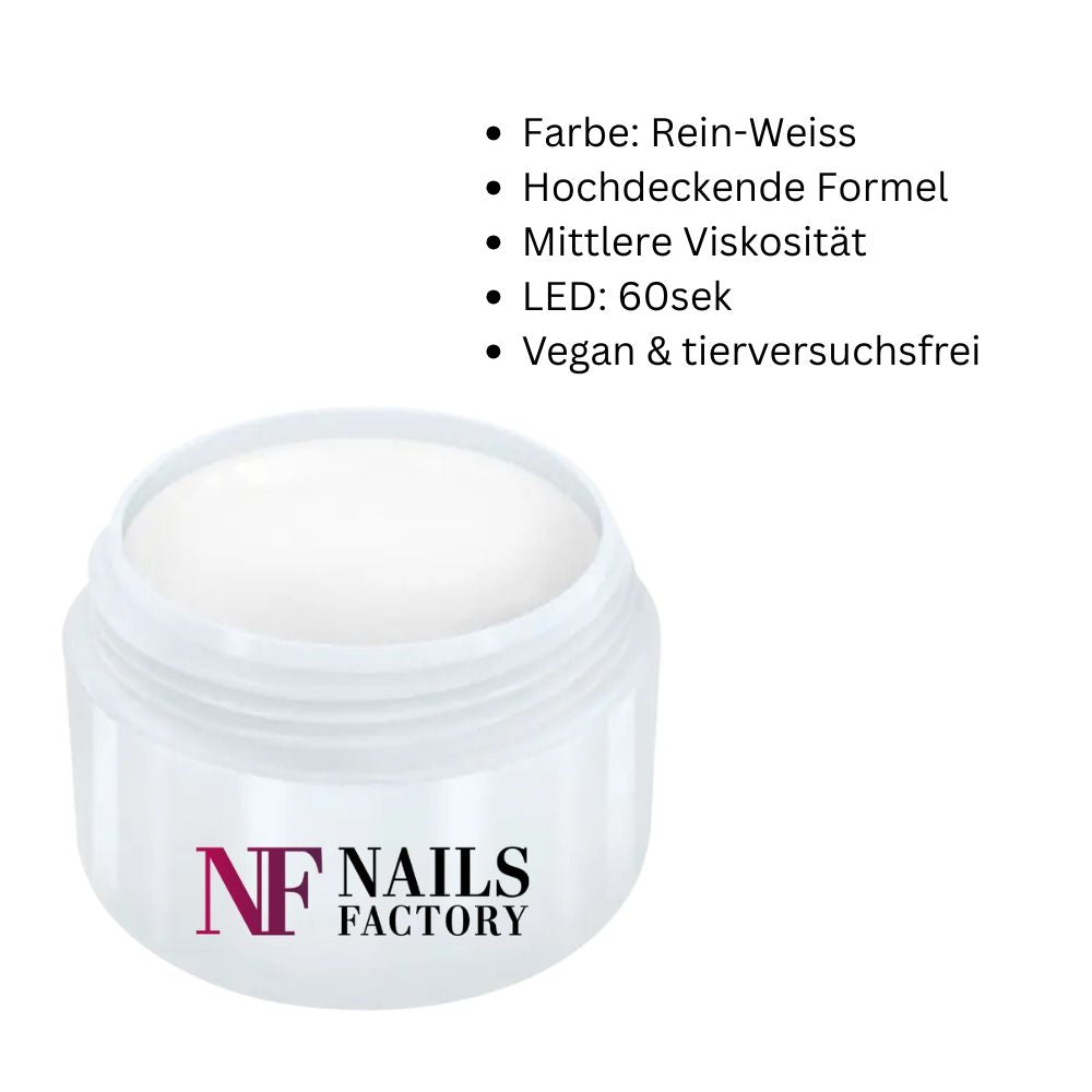 Weiße French-Gel-Nagellack von Nails Factory, zeigt die glatte, glänzende Oberfläche und elegante French-Designs auf natürlichen Nägeln.