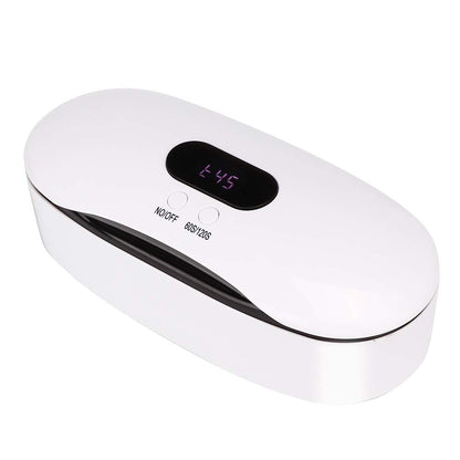 Weiße UVC/LED-Sterilisatorbox von claire beauty mit kompaktem Design für keimfreie Gegenstände.
